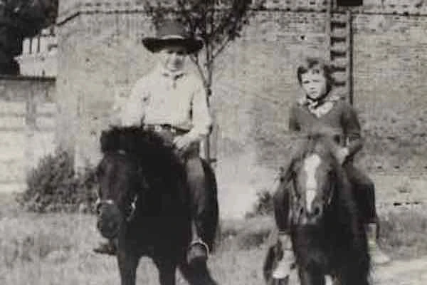 Le début d'une longue histoire avec les poneys