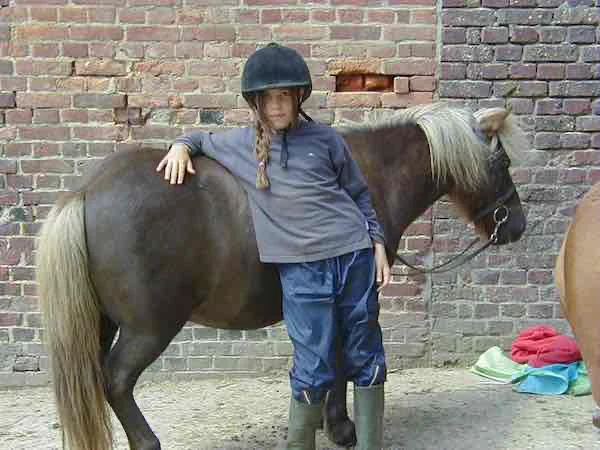 Colonie de vacances équitation ou chacun a son poney durant tout le stage